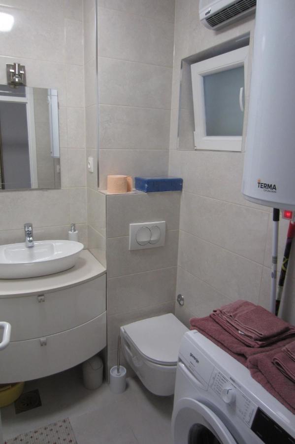 Apartman Valinor Miholascica Esterno foto