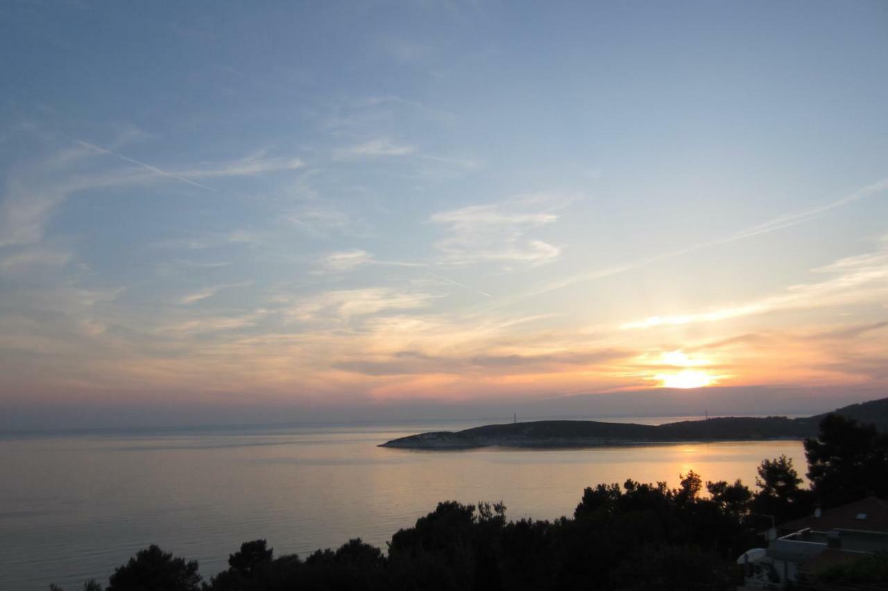 Apartman Valinor Miholascica Esterno foto