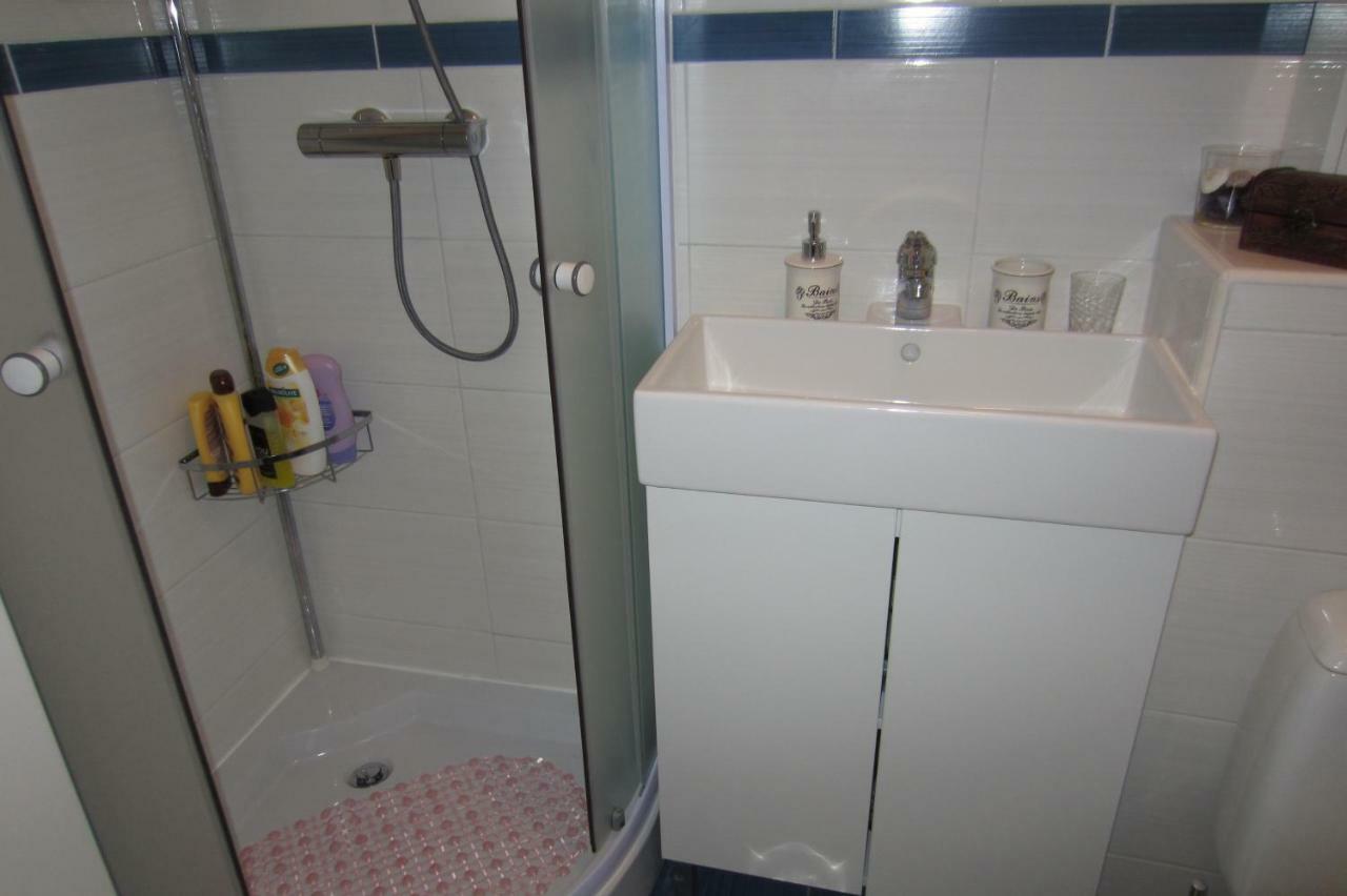 Apartman Valinor Miholascica Esterno foto